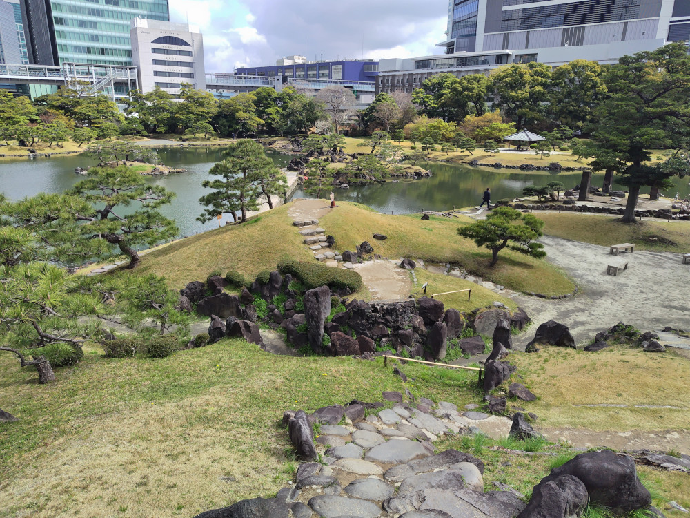 高台から見た旧芝離宮恩賜庭園の全景