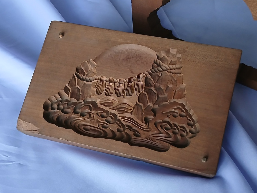 和菓子文化を象徴する、夫婦岩の落雁木型