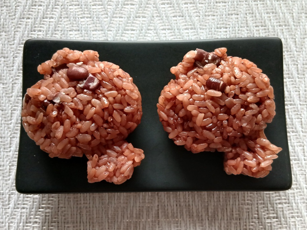 小槌を象った赤飯
