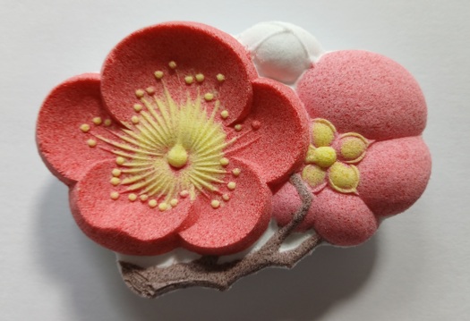 梅の余色の落雁