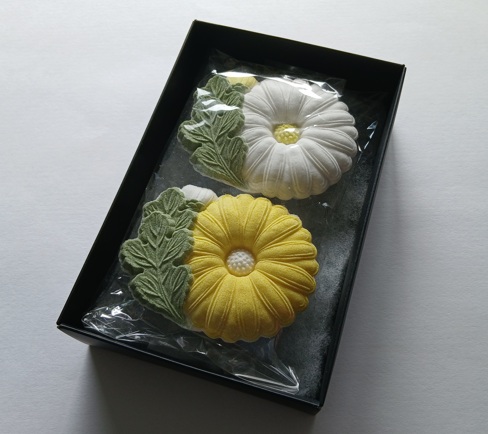 一華菊・白黄の落雁